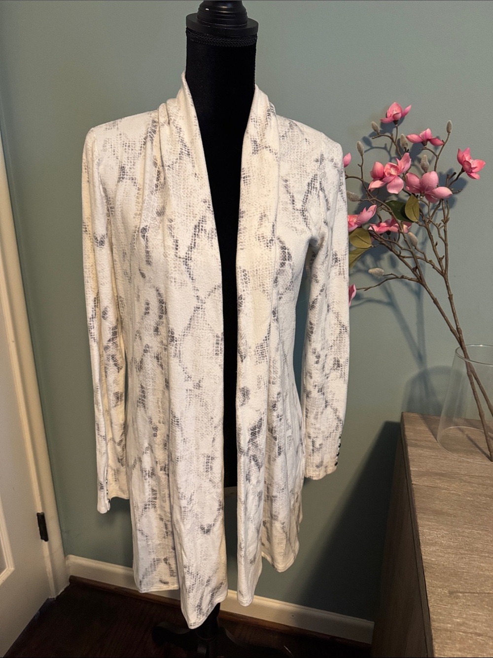 White House Black Market Light Gray Snake-Print Open Front Women's Cardigan